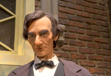 Picture of a life-like statue of Abraham Lincoln