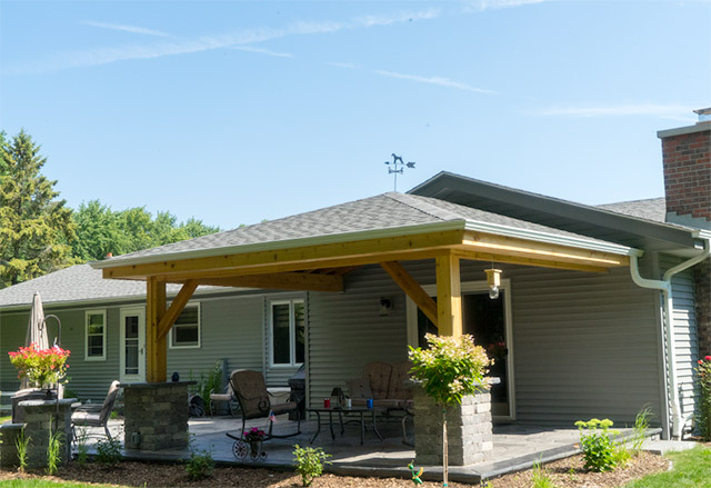 Porch and stone pillars 